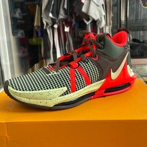 Lebron Witness VII - DM1123 001 - Size 14.0 M - New in Box without Lid